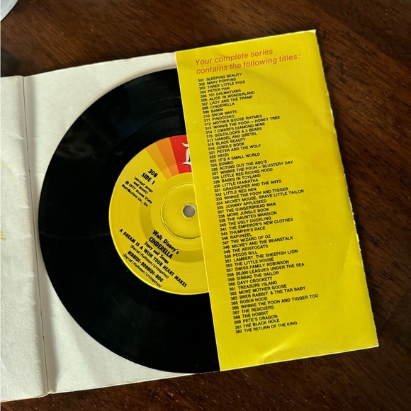 1977 Vintage Disneyland Walt Disney’s Story of Cinderella Book & Record - Picture 4 of 6